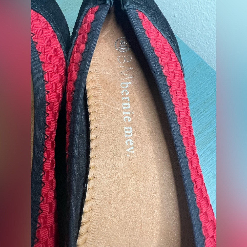 Bernie Mev Red Woven Flats with Black Suede Toe Cap Size 40 comfort - Picture 2 of 6